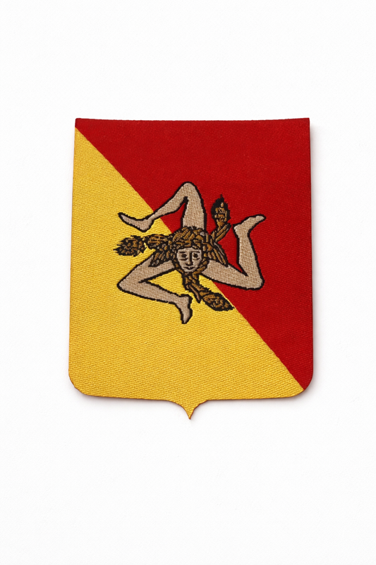Patch - Patch Microricamato HD/Jacquard Patch (alta definizione) Trinacria termoadesivo, microfilo, dimensioni: 6,5 cm di altezza x 5 cm di larghezza - Made in Italy